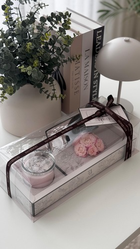 Nude Box