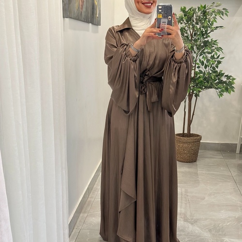الفساتين