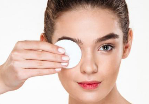 العناية بالعين