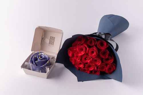 Mini cake with flower