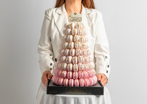 Trays, vases and chocolate figures