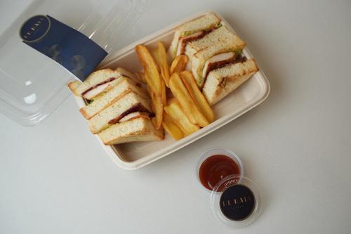 CLASSIC CLUB SANDWICH - Club Sandwich in the classic way with chicken and bacons
  comes with fries on side