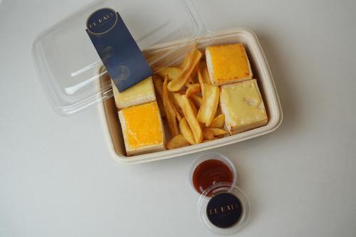 CUBES CLUB SANDWICH - Nothing like our Cubes club sandwich with white toast slice,
  smoked turkey, cucumber pickles, mayonnaise, omelet , iceberg lettuce,
  Cheddar, served with fried potato and ketchup to start up and enjoy a break
  or snack.