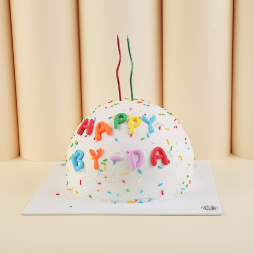 كيكه عيد ميلاد البيضاء