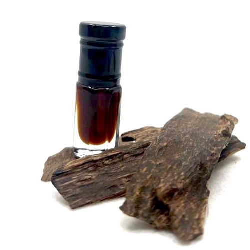 Old Malaysian Oud Oil - Country of Origin

            Malaysia

Class

            Very old manateur

Flavor description

            It smells strong at the beginning, close to
the oil of southern Thailand, then it turns into a light, earthy, sweet,
floral, incense flavor.