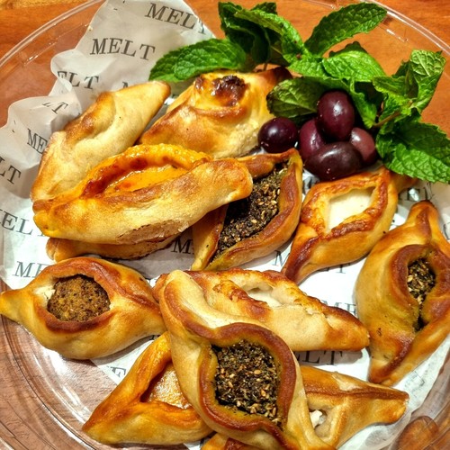 mix pie 12ps - 12 ps&nbsp; Zatar .jam with cheese.pizza.falafel.kraft with hony.cheese