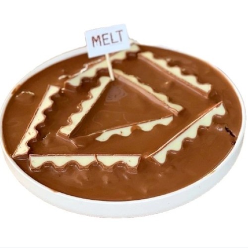 kinder pot - شوكلت بورد Board Chocolateبانكيك هافن شوكلت.شوكلت شيزكيك. كندر بومchocolate Haven pancake chocolate cheesecake .kinder Bomيكفي 4For 4 person