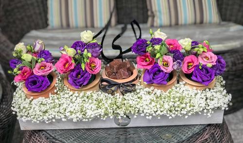 Mother's Day gift with chocolate - Mother's Day gift with chocolate  
 Disclaimer: The colors of the flowers may vary depending on availability