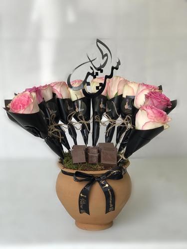 Mother's Day distributions - 12 favors with chocolate 
  It is possible to choose the rose color by writing in the notes 
 ** Disclaimer: The colors of the flowers may vary depending on availability