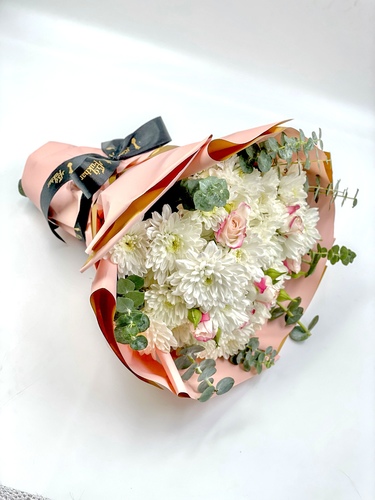 Geres Pink Bouquet - bouquet  Consists of 40 florets and some garnishes