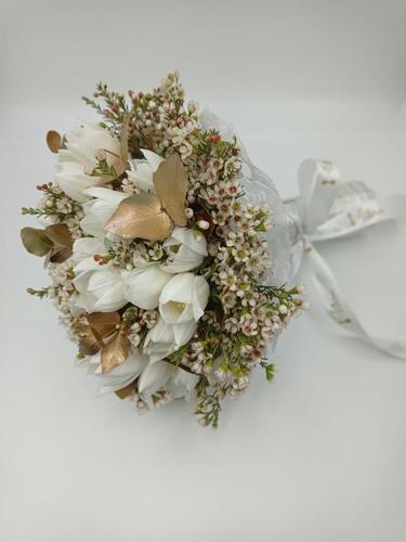 Bridal Bouquet 3 - Note: It is preferable to order a day or two before so that the roses are ready for use