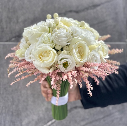 bridal bouquet 7 - Composed of: Lisianthus rose hypericum astilbe
 For inquiries : 96729775