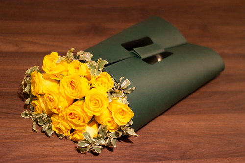 Luxurious leather bag, yellow rose