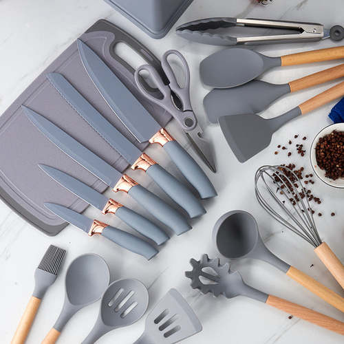 Kitchen Tool Set (19 Pieces) - 19 pieces of gray silicone professional kitchen utensils meet all your daily cooking and baking needs, and each tool has its own unique purpose. You don't have to spend a fortune on each piece of cutlery separately. It is easy to use and versatile, adding a splash of color to your kitchen. 
  These gray kitchen utensil sets include 9 cookware, 3 bakeware, 1 large utensil holder, cutting board and 5 kitchen knives. Buy it at once and get what you need in the kitchen. Completely protects the non-stick surface of the pan from scratches. 
 Silicone cookware can withstand temperatures up to 446 degrees Fahrenheit. Even if it is used in a high-temperature frying environment, it will not melt or produce smoke. The wooden handle is comfortable and sturdy to hold, preventing heat transfer, so you don't have to worry about hand burns. 
 Strong silicone + wood combination - flexible, non-scratch and durable. The natural beech wood is durable, healthy and soft, and has great heat insulation to prevent your hands from getting burned. 
  Silicone Cooking Utensils with Stand keeps your silicone cooking utensils tidy and organized. Small drainage holes on the bottom ensure that no water remains inside the holder. Each wooden handle has a small hole that can also be hung. .