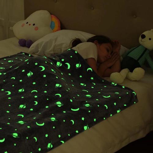 Magic glow-in-the-dark baby blanket - Super soft and lightweight blanket  Made of 99 percent polyester fiber  The comfortable, velvety cover offers the best fade and stain resistance.  This special blanket may be your little one\