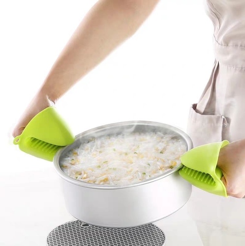 silicone hand 1 pcs - Simple and elegant appearance, beautiful and fashionable Very useful for you in the kitchen Can protect your hand from catching hot things Can hold things firmly Non-toxic healthy and safety color : Red, Pink, Yellow, Blue and Green Size:11 * 8.5 cm (approx)