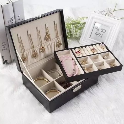 Jewelry storage box with lock