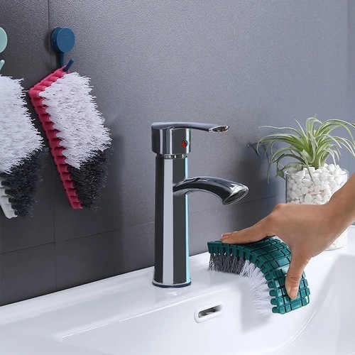 Bendable cleaning brush