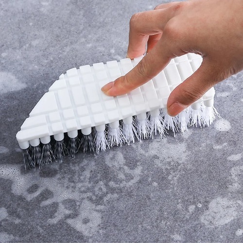 Bendable cleaning brush