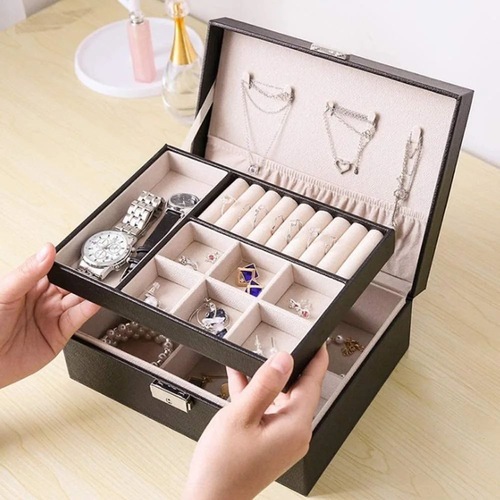 Jewelry storage box with lock