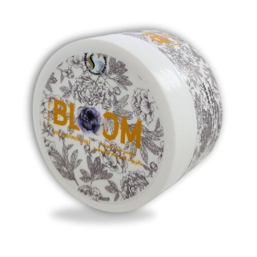 Sabonaty - BLOOM SUGAR BODY SCRUB - A body scrub made of cane sugar with the scent of magnolia flower, honey and vanilla, rich in moisturizing oils and shea butter.  It works to remove dead skin, unify skin tone, and gives the skin a smooth, silky texture and a beautiful scent. 

Exfoliation is one of the most important steps in taking care of the body’s skin.  It is a physical process that aims to remove dead cells and stimulate the growth of new cells, in addition to making the skin soft to the touch and healthy in appearance like children’s skin.  The skin can be exfoliated using sugar scrubs with natural oils from our products rich in oils and butters.  The natural moisturizer with its distinctive scent that lasts on the body for a long time and its distinctive silky softness
 

Sugar is also a common ingredient for exfoliating the skin, as its granules are round and do not contain sharp edges, which makes their texture softer when exfoliating the skin.  It is therefore suitable for the facial area, and sensitive areas in general.  Sugar dissolves quickly, which makes it a suitable choice for those looking for a quick and beneficial scrub to moisturize the skin. 

 
 How to use :
 
Apply the scrub to wet skin, focusing on rough areas such as the feet, knees, and elbows. 

Wash the skin well with water / for external use
 
300 grams
 
the components:


Sugar, shea butter, coconut oil, grape seed oil, vitamin E, essential oil