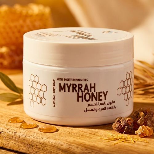 صابون  ناعم للجسم بخلاصه المره والعسل - صابون فاخر للعناية بالجسم مصنوع من مزيج طبيعي فريد من خلاصة المُرّة النقية والعسل الطبيعي. يمنح البشرة ترطيبًا عميقًا، نعومة فائقة، وحماية طبيعية تدوم طوال اليوم. صُمم ليجمع بين الفوائد العلاجية للمُرّة والقيمة الغذائية للعسل، ليجعل بشرتك أكثر حيوية وصحة. 
 ⸻ 
 🌿 المكونات الأساسية  • خلاصة المُرّة: معروفة بخصائصها المطهرة والمجددة للبشرة.  • العسل الطبيعي: غني بالمعادن والفيتامينات، يعزز الترطيب ويحمي البشرة.  • زيوت مرطبة: للمحافظة على ليونة ونعومة الجسم. 
 ⸻ 
 💎 الفوائد الرئيسية  • ترطيب عميق يمنع جفاف البشرة.  • تهدئة فعّالة للبشرة المتهيجة أو الحساسة.  • تجديد خلايا الجلد ومنح مظهر أكثر إشراقًا.  • خصائص طبيعية مضادة للبكتيريا، تنظف بلطف وتحمي.  • مناسب لجميع أنواع البشرة (حتى الحساسة). 📦 الاستخدام يُستخدم يوميًا أثناء الاستحمام، ويُرغى على الجسم بلطف ثم يُشطف بالماء. ⭐ نقاط تميز المنتج  • طبيعي 100% وخالٍ من المواد الكيميائية القاسية.  • مزيج نادر يجمع بين أصالة المُرّة وفوائد العسل.  • منتج عالي الجودة مناسب للاستخدام اليومي ولجميع أفراد العائلة. حجم 300مل&nbsp; المكونات: Ingredients:
 Myrrah,Honey,Aqua,Cocos Nucifera (Virgin Coconut) Oil , Stearic
 acid,Helianthus Annuus (Sunflower) Seed Oil, Corn (Zea Mays) Oil,
 Cocos Nucifera (Coconut) Oil, Stearic acid,Behentrimonium
 Methosulfate ، Cetyl Alcohol ، Butylene Glycol,Vitis Vinifera (Grape)
 Seed Oil,VitaminE,Phenoxyethanol, Glycrine ,KOH,NAOH