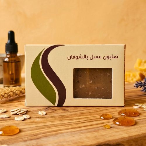 صابون العسل بالشوفان - خالي من العطر مناسب للحج&nbsp; صابون العسل والشوفان... ... صابون طبيعي فاخر... تناسب جميع البشرات ....تقشر بلطف لوجود الشوفان الناعم ..رغوه كثيفه ناعمه تنظف بدون جفاف.. تحتوي على 20 % من وزنها عسل فتعطي البشره الاشراق والنضاره. غير معطره (لاتحتوي على عطور ) المكونات الفعاله : زيت الزيتون ....عسل الازهار ....الشوفان الناعم ...زيت جوز الهند المرطب...زيت النخيل . .. جميعها مكونات طبيعية غذائيه&nbsp; وطازجة مفيدة للبشرة
  
الوزن  100 جرام