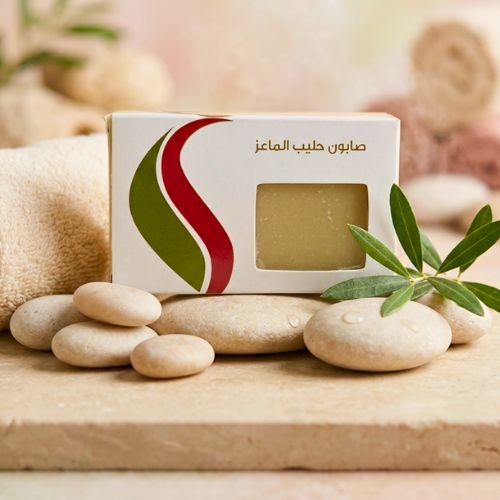 صابون حليب الماعز - خالي من العطر مناسب للحج&nbsp; صابون طبيعي صنع من حليب الماعز الطازج وزيت الزيتون تحتوي هذه الصابونة على احماض الفا هيدروكسي الذي يتواجد في حليب الماعز . و الذي بدوره يساعد في إزالة الخلايا الميتة الموجودة على سطح البشرة ويحافظ على تجديد خلايا البشرة مما يجعلها تبدو أنعم وأنضر... تناسب البشره الحساسه. خاليه من العطر.. ..الوزن 100 جرام المكونات :زيت جوز الهند .زيت النخيل .زيت الزيتون.حليب الماعز الطازج&nbsp; .ماء مقطر.هيدروكسيد الصوديوم . .