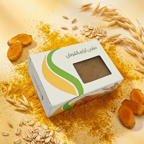 صابون الكركم بالشوفان - خالي من العطر مناسب للحج&nbsp;
صابون طبيعي  صنع من زيت الزيتون والكركم والشوفان ,تقشر بلطف لوجود الشوفان الناعم والكركم المطحون فتجدد البشره وتجعلها نضره مشرقه ,صنعت يدويا , خالي من العطر الوزن  100 جرام المكونات :زيت جوز الهند .زيت النخيل .زيت الزيتون.كركم .شوفان ناعم&nbsp; &nbsp;.ماء مقطر.هيدروكسيد الصوديوم . .