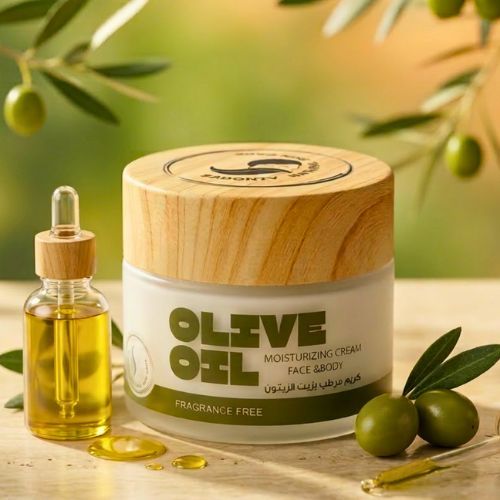 كريم زيت الزيتون البكر - كريم مرطب للبشرة ,يعالج
مشاكل البشرة المتعلقة بالجفاف، ويجعلها ناعمة وطرية وأكثر ليونة..  يعالج جفاف البشرة
بشكل فوري .خالي من العطر&nbsp;
مناسب للاستعمال بعد التقشير والليزر&nbsp;مناسب للحج&nbsp;
  صنع من زيت الزيتون البكر
..غني بمضادات الاكسده وفيتامين أي &nbsp;&nbsp;&nbsp;&nbsp;.مناسب للبشرات الحساسه والاطفال&nbsp;
  يمنح البشرة النضارة والشباب
والتوهج100 مل
المكونات :زيت الزيتون البكر.زيت اللوز .شمع السيتاريك.شمع سيتريت  فوائد زيت الزيتون للبشره
  يعد زيت الزيتون مادة مرطّبة
وفعالة للبشرة &nbsp;&nbsp;بكافه &nbsp;&nbsp;أنواعها
إذ يتغلغل في أعماقها ويجدد الخلايا فيها &nbsp;&nbsp;وتعمل على زيادة نعومة وبالتالي يحافظ على
نضارتها..  يحتوي على العديد من
الفيتامينات الضرورية لنقاء البشرة وصفائها مثل فيتامينات (أ، ك، هـ)، والتي تؤخر
وتقلل من علامات الشيخوخة على البشرة  يعالج مشاكل البشرة المتعلقة
بالجفاف، ويجعلها ناعمة وطرية وأكثر ليونة.  يزيل التجاعيد الموجودة تحت
العين شيئاً فشيئاً.  يعالج تشقق الشفاه المزعج
والعميق.  يمنح البشرة النضارة والشباب
والتوهج.   























يزيل الأوساخ وخلايا الجلد
الميتة العالقة في مسام البشر