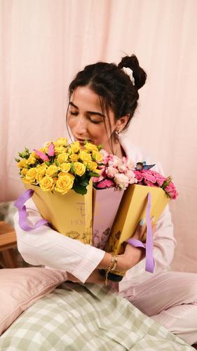 بوكيه - بوكيه ورد بانش كامل مع فراشه ومجموعه كروت وعلاقه وكرت للعباره وجيس و يمكن اضافه مبلغ مالي ملاحظه ( لون الورد حسب المتوفر لكل يوم )