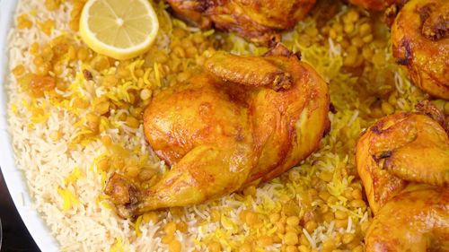 Chicken Machboos Platter for 4 Persons - 1 hares, 1 jaresh , 2 soup , 4
laban fresh , 4 maraq ,2 red maabouj 2 green maabouj , 2 ajar.