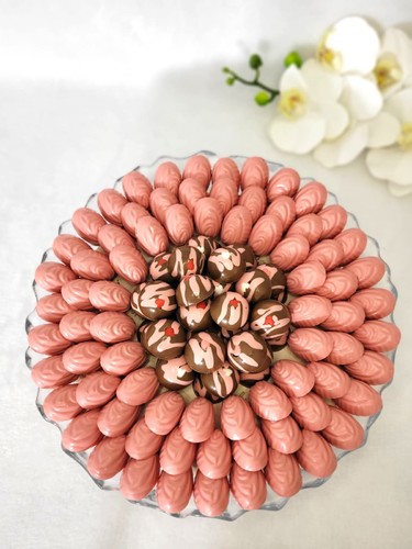 HAPPY PINK - KINDER WITH DIGESTIVE BISCUIT,CRUNCHY PEANUT. 
 0.960 KG 114 PCS