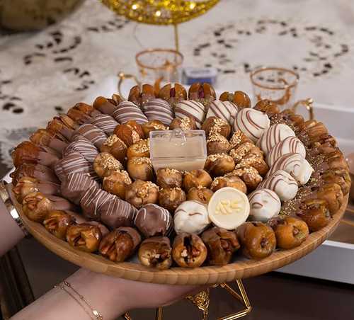 TRAY 7 - DATES WITH MIX NUTS,CREAMY SAUCE,COATED CHOCOLATE DATES.