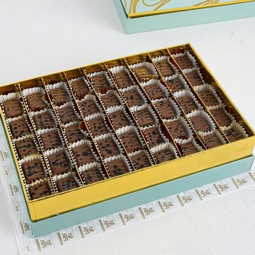 SALTED PECAN BOX - 45 pcs Salted Caramel and Pecan Nuts