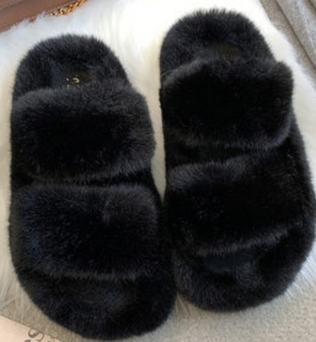 FUR SLIPPERS - Fur slippers color: Black