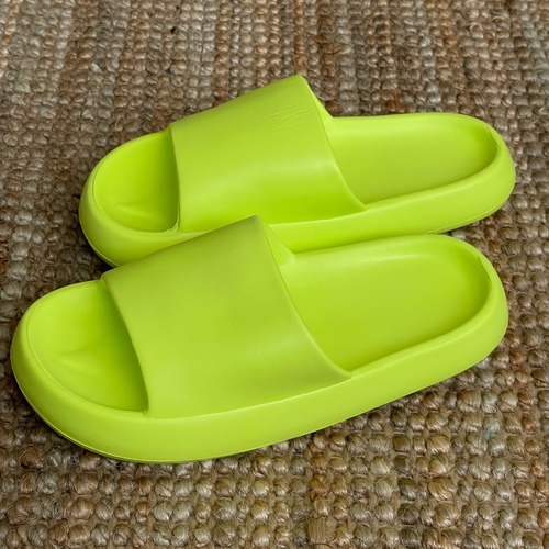 SUMMER SLIPPERS