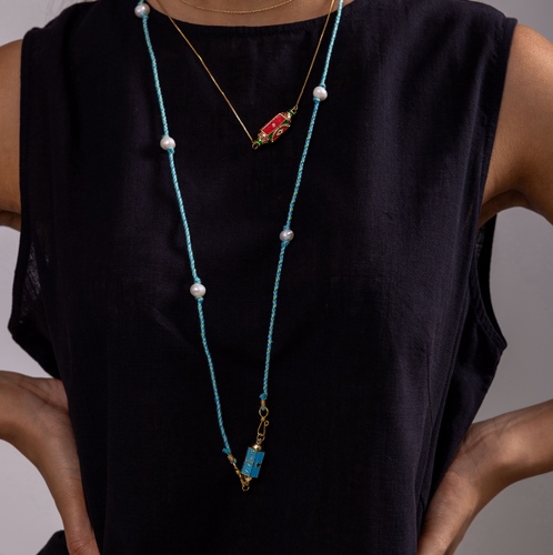 NECKLESS