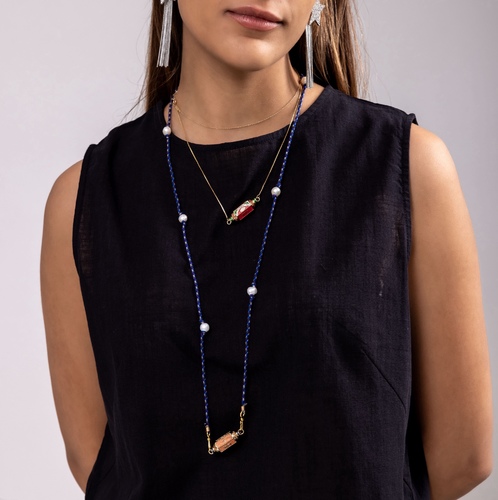 NECKLESS