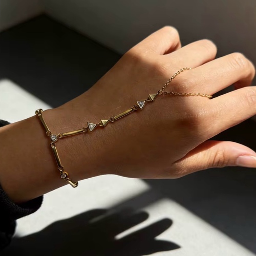 TRIANGLE HAND CHAIN
