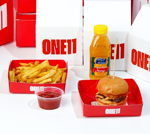 kids meal slider beef - slider beef with fries and juice