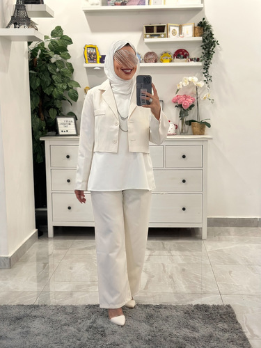 medium bust 104cm pants length 101cm