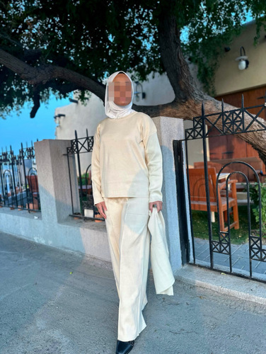 ميديوم  الصدر 110cm الطول 66cm طول البنطلون 102cm