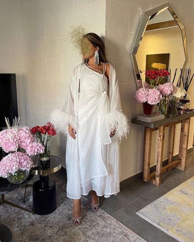 White Feather Dress - Jazar cloth, decocted with feathers Length 56 Please provide us with your size and length details in the note box

Note: All orders on this item are pre-orders and will take 2-7 business days.