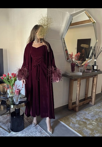 VELVET MAROON - VELVET cloth, decocted with feathers Length 56 Please provide us with your size and length details in the note box Note: All orders on this item are pre-orders and will take 2-7 business days.