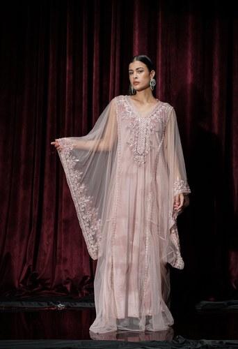 01 - ثوب &nbsp;+ مخمل&nbsp; الطول ٥٨ /٦٠ انش 
 للمقاسات الخاصه يرجى الكتابه في صندوق الملاحظات