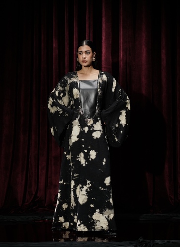 03 - فري سايز طول ٥٨ أضافه حزام جلد اسود 
للمقاسات الخاصه يرجى الكتابه في صندوق الملاحظات