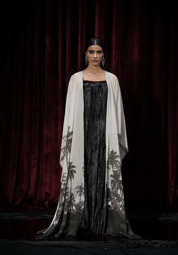 012 - شيفون ومخمل شك الصدر&nbsp;الطول ٥٨ &nbsp;/٦٠ انش
للمقاسات الخاصه يرجى الكتابه في صندوق الملاحظات