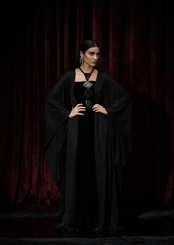 014 - مخمل مثلثات شك وجلد - كيب شبك صيفي&nbsp; ميديم المودل طول/ 
&nbsp;٥٨ /٦٠ انش
للمقاسات الخاصه يرجى الكتابه في صندوق الملاحظات