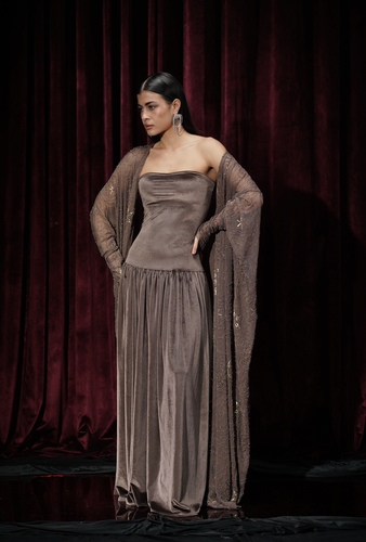 019 - مخمل مع تور مشكوك الطول ٥٨ للمقاسات الخاصه يرجى الكتابه في صندوق الملاحظات